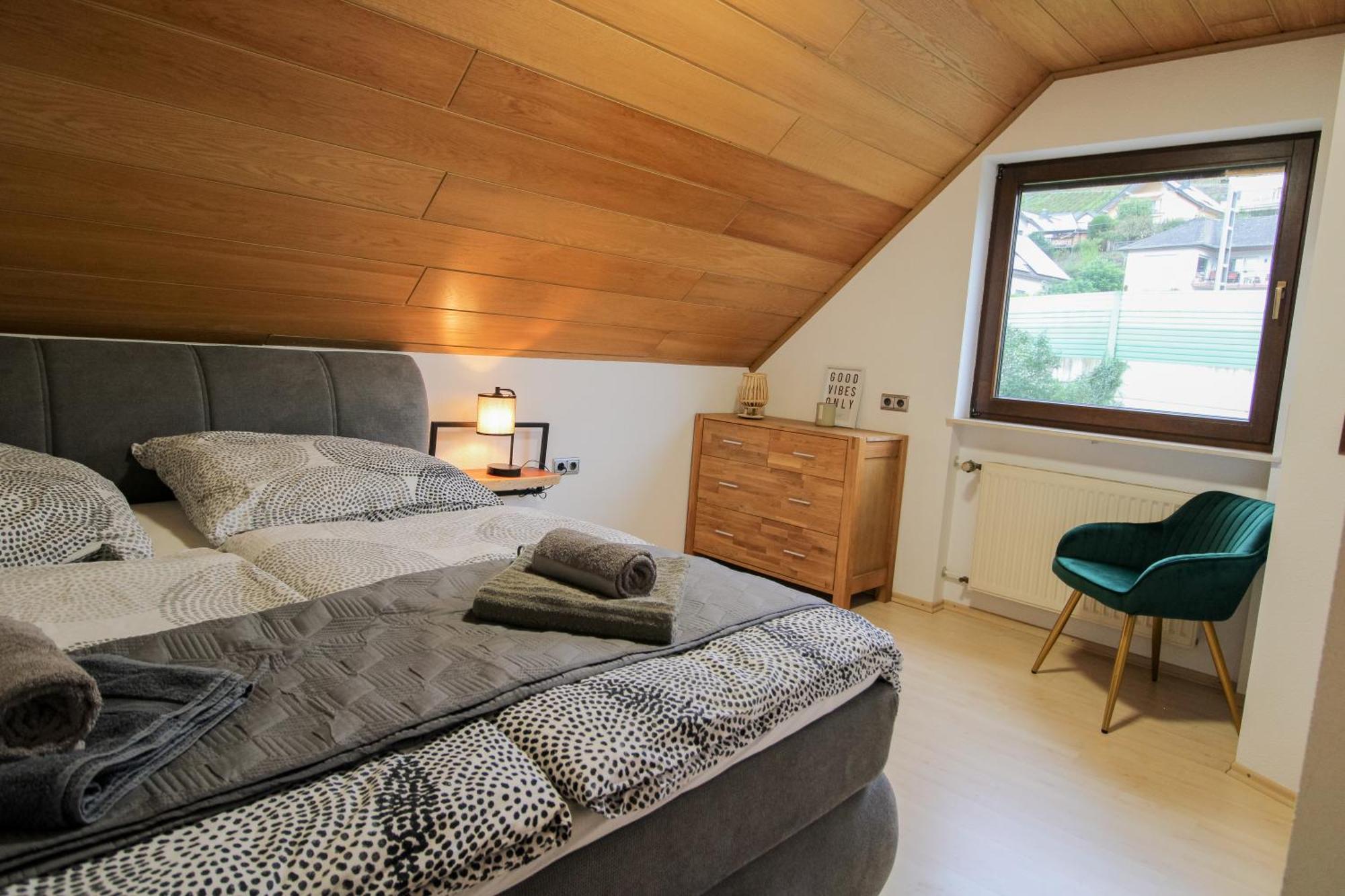 Apartment Stilvolle Wellness-ferienwohnung In Whirlpool, Sauna, Grill, Fitness, Billard & Moselblick